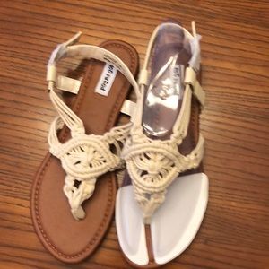 Not rated Sandals